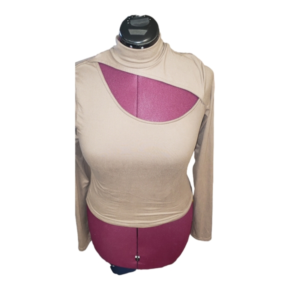 MOOD. XL. Long-sleeved crop top its chest cut out. NWT. (sku 331) - Picture 4 of 5